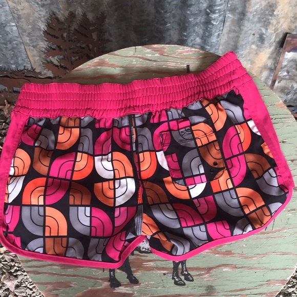 North Face Shorts - Picture 3 of 3